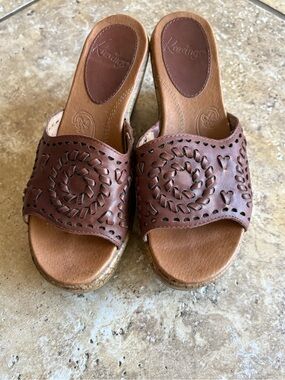 Kravings by clogs- Brown Leather Slide wedg with Decorative Cutwork